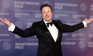 Илон Маск стал первым человеком с состоянием $800 млрд