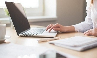 Белорусы назвали плюсы и минусы работы под руководством более молодого начальника