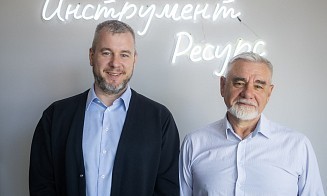 Саша Бош и сын. 20 лет назад они торговали на рынке, а теперь работают со Stadler и сотрудничают с Игорем Манном