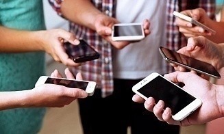 Мобильный оператор рассказал, в каких соцсетях «залипают» зумеры и сколько трафика тратят