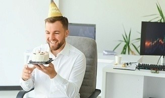 «Не сбрасываюсь из принципа!»: как отмечать дни рождения в офисе, чтобы никого не напрягать