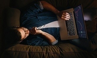 Принцип Баффетта и 30% риска: история белоруса, зарабатывающего на акциях Apple и Pfizer