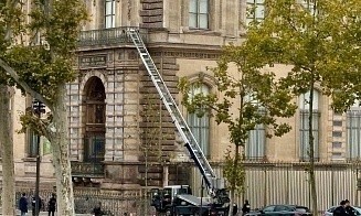 Немецкая компания, подъемник которой использовали при ограблении Лувра, сделала на этом рекламу