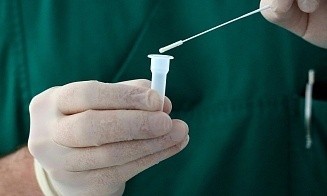 В Великобритании резко выросло число заражений новым штаммом COVID с интересным симптомом