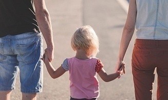 Отношение к разводам и конфликты из-за быта. Минтруда исследовало семьи белорусов