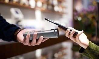 В Беларуси есть 9 сервисов для оплаты смартфоном. Что они умеют