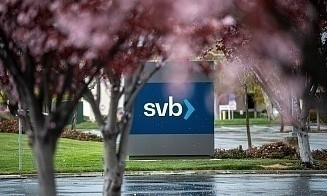 Второй крупнейший банкрот в истории США: банк, кредитующий стартапы, разорился за сутки