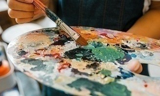 Утренний рейв, новый «Голый пистолет» и бесплатные уроки рисования: афиша с 11 по 17 августа