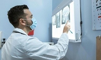 Стало известно, сколько раз в год белорусы посещают врачей
