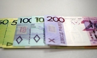 Юрлицам и ИП разрешили платить за услуги в зоне таможенного контроля наличными рублями