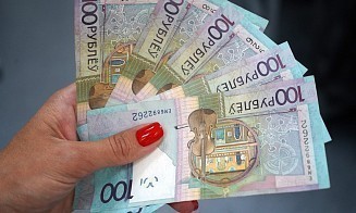 Как за год изменилась зарплата врачей в Беларуси