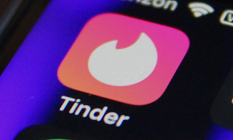 Синяя галочка за видеоселфи: Tinder придумал, как бороться с мошенниками