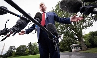 Трамп снова отложил решение о повышении пошлин для Китая