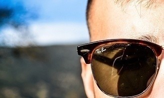 Ray-Ban обвинили в завышении цен на 1000%