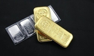 Платина впервые в истории подорожала до $2700 за унцию