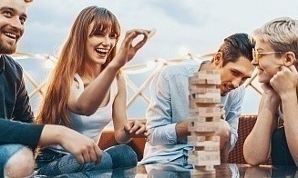 Упираться в стену, находить выход, смеяться до слез: выбираем «настолки» для тимбилдинга