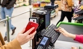 На заправках «Белоруснефти» возникли проблемы с оплатой смартфонами. Что случилось