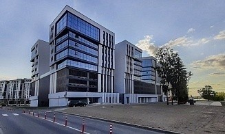 Новые площади и проблемные рублевые ставки аренды. Что с рынком офисов