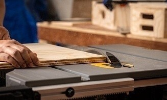 В Польше арестовали трех предпринимателей за импорт белорусской фанеры