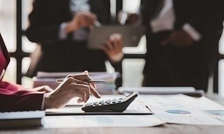Как бизнесу работать с ИП и самозанятыми в 2026 году, чтобы не получить штраф и «уголовку»