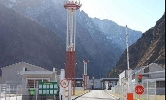 На популярном у белорусских перевозчиков переходе «Верхний Ларс» стоят более 3 тыс. фур
