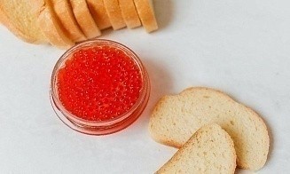 В России дешевеет красная икра