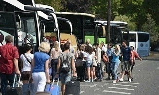Латвия ввела запрет на въезд туристических автобусов из Беларуси