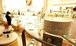 Компания Avon передумала уходить из России