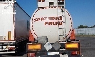Три тягача и прицеп пытались ввезти в Беларусь по заниженной в разы стоимости