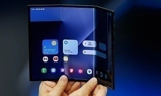 Первые складные смартфоны Samsung с тремя экранами раскупили за пять минут
