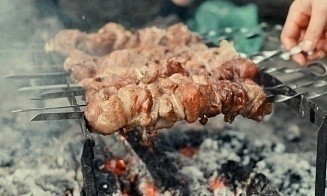Белорусы стали есть больше мяса и пить меньше водки