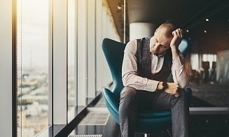Чем выше должность — тем хуже потенция? Уролог рассказал о мужских бедах офисных работников 