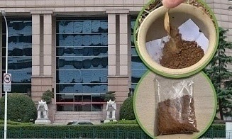 Заряжена на богатство. Китайские маркетплейсы начали продавать собранную возле банков землю