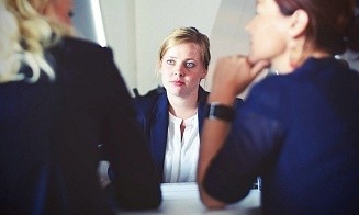 Исследование: сотрудники реже угрожают работодателям увольнением