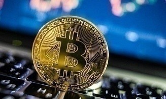  За сутки курс биткоина вырос на $1,5 тыс. и снова превышал $30 тыс. Что с ним происходит?