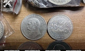 У белоруса могут конфисковать 450 серебряных монет. Их нелегально везли через границу