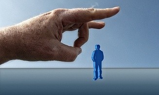 За полгода в мире уволили полмиллиона человек. Кто, кроме техгигантов, сокращал штат