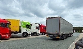 В России предупредили перевозчиков о возможных пробках на границе с Казахстаном 